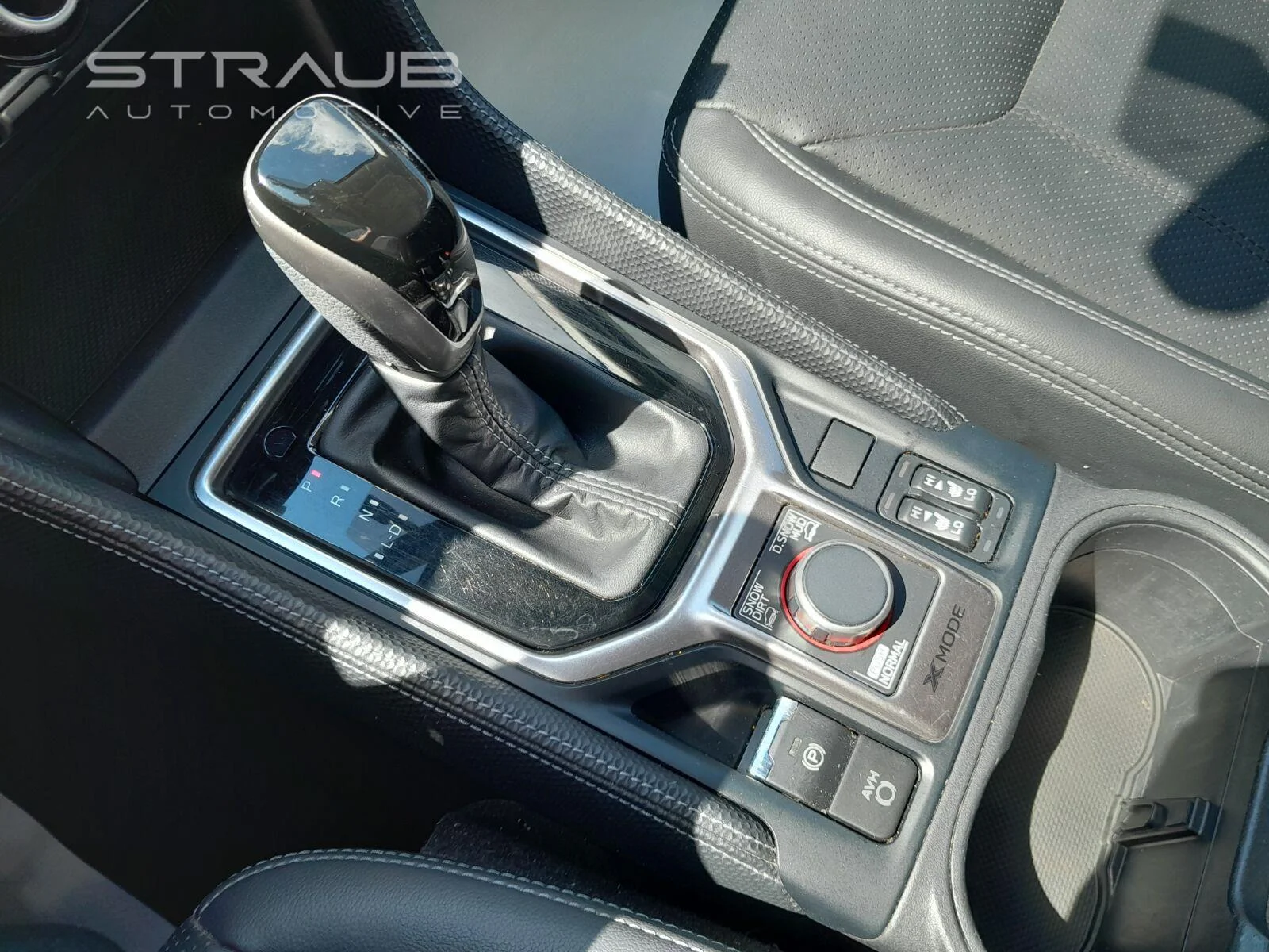 Used 2019 Crystal White Pearl Subaru Limited image 27