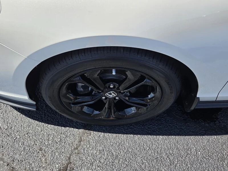 Used 2025 Platinum White Pearl Honda SE image 17