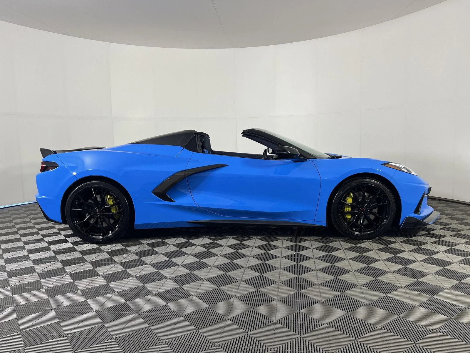 Used 2023 Rapid Blue Chevrolet 3LT image 30