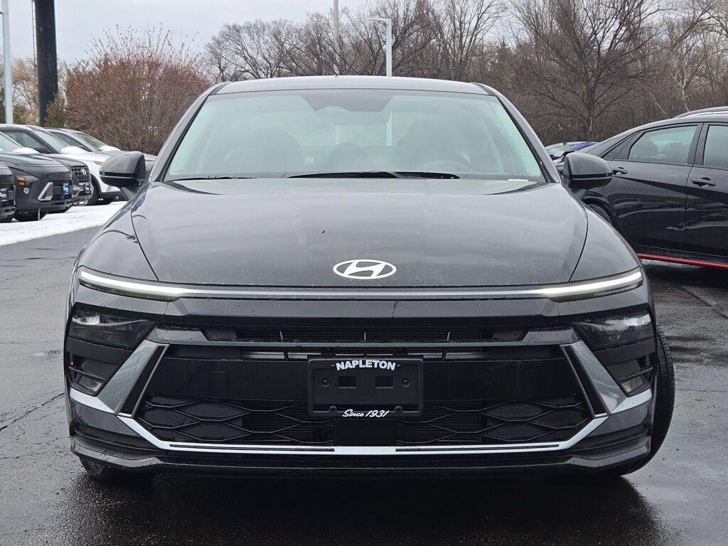 New 2026 Black Hyundai SE image 4