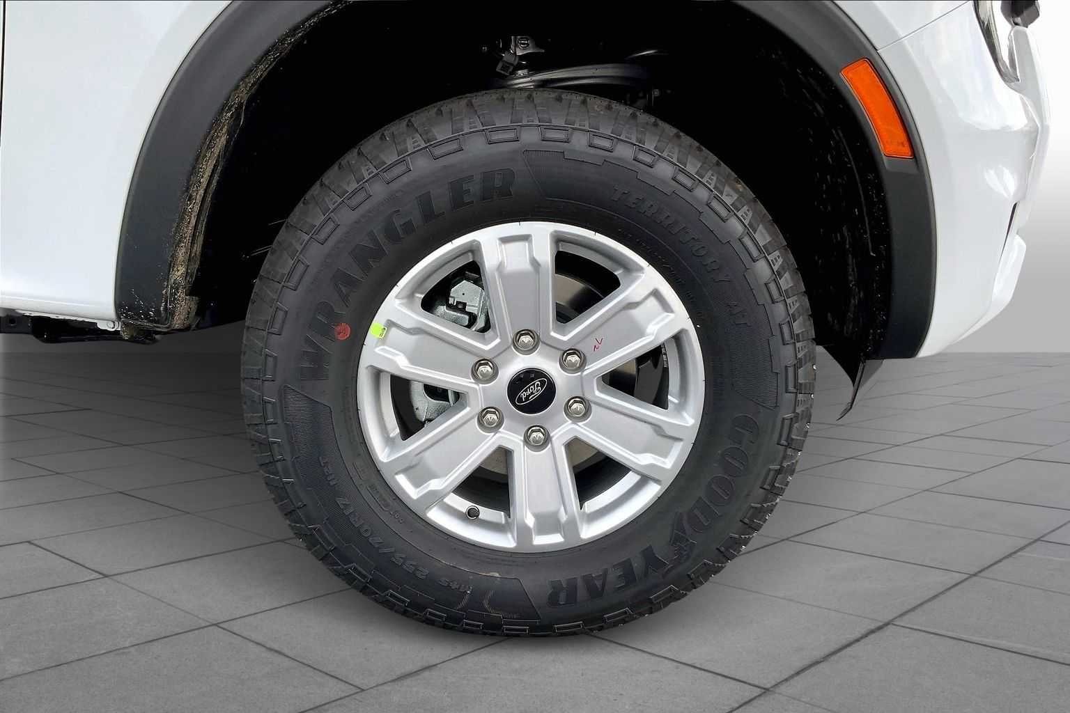 New 2025 Oxford White Ford XL image 12