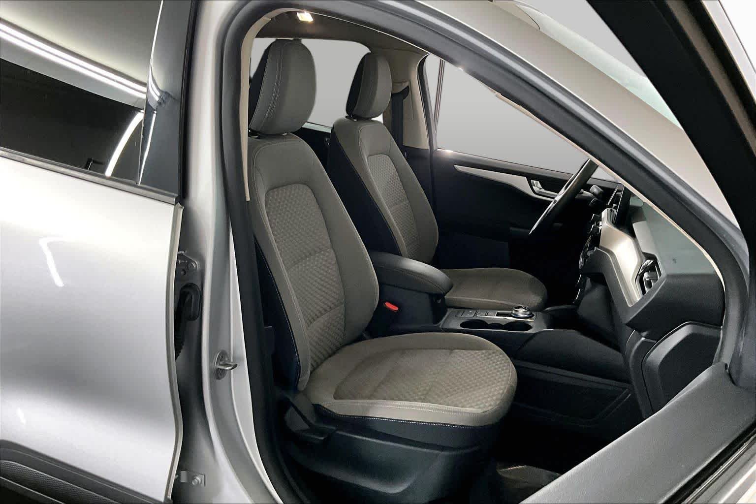 Used 2020 Ingot Silver Metallic Ford SE image 8