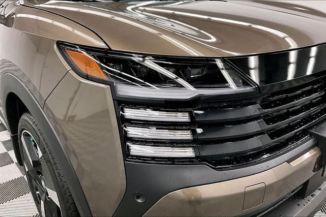 New 2026 Canyon Bronze Nissan SR image 14