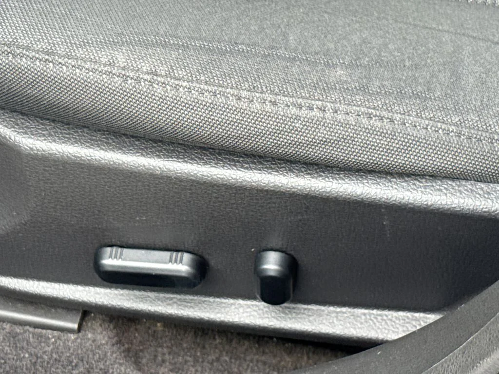 Used 2012 Blue Ford SE image 23