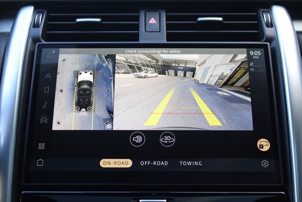 Used 2025  Land Rover Dynamic SE image 28