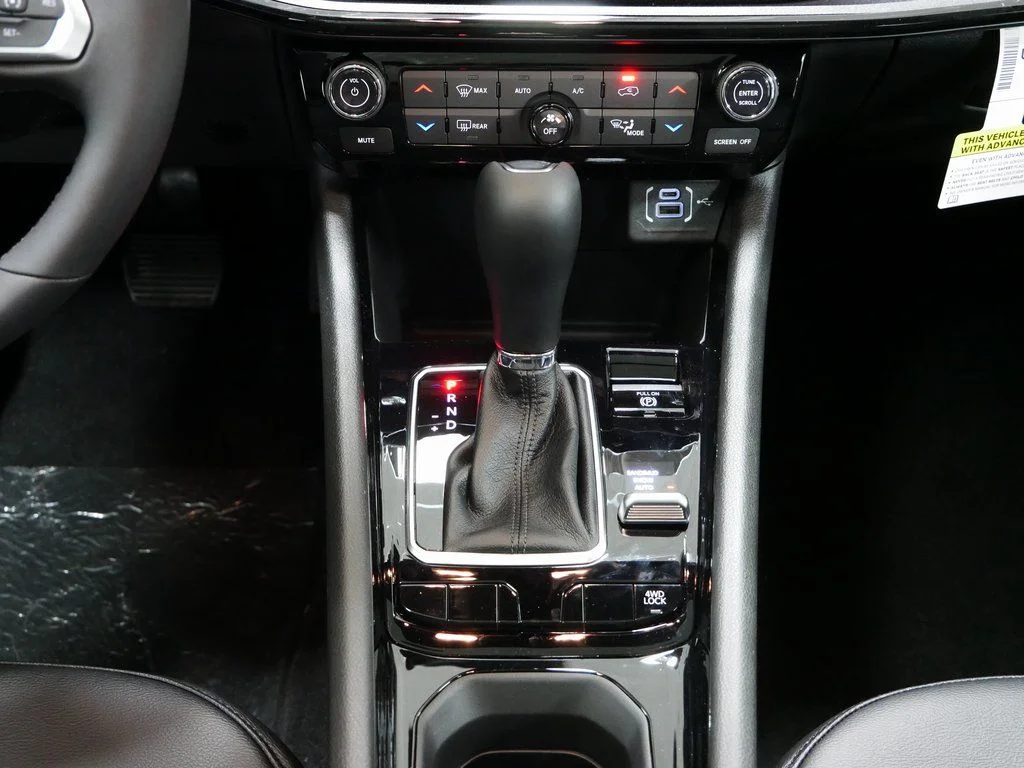 2025 Jeep Compass Limited - Photo 11