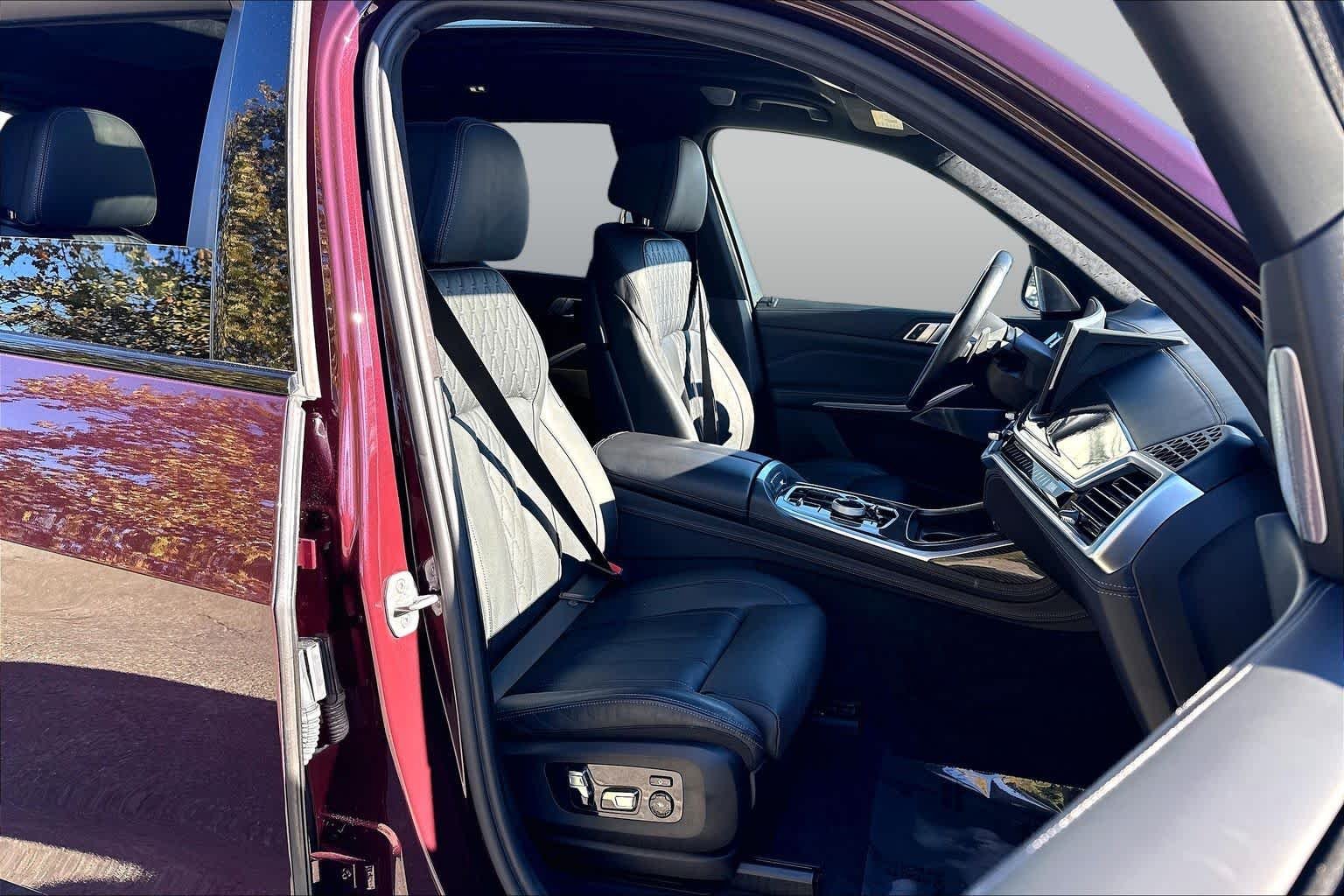 Used 2023 Ametrin Metallic BMW M60i image 8