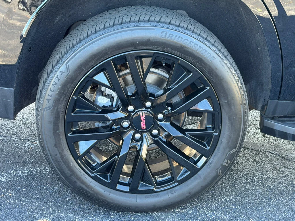 2023 GMC Yukon Denali - Photo 13