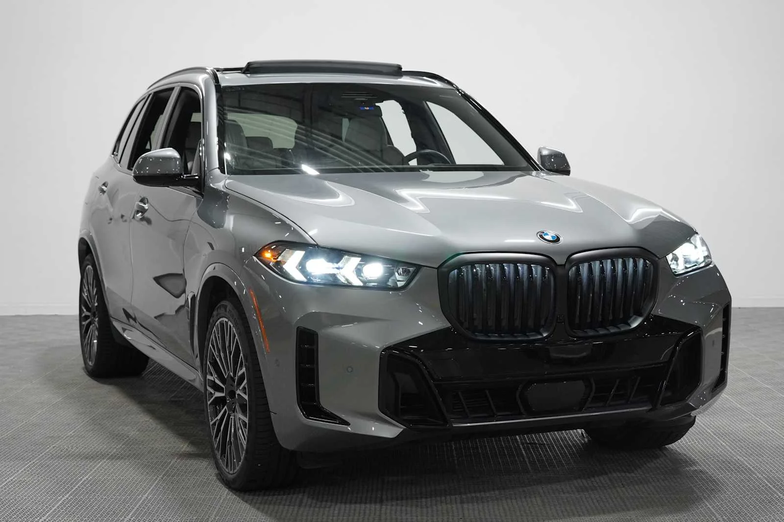 Certified Used 2026 Skyscraper Grey Metallic BMW sDrive40i image 3