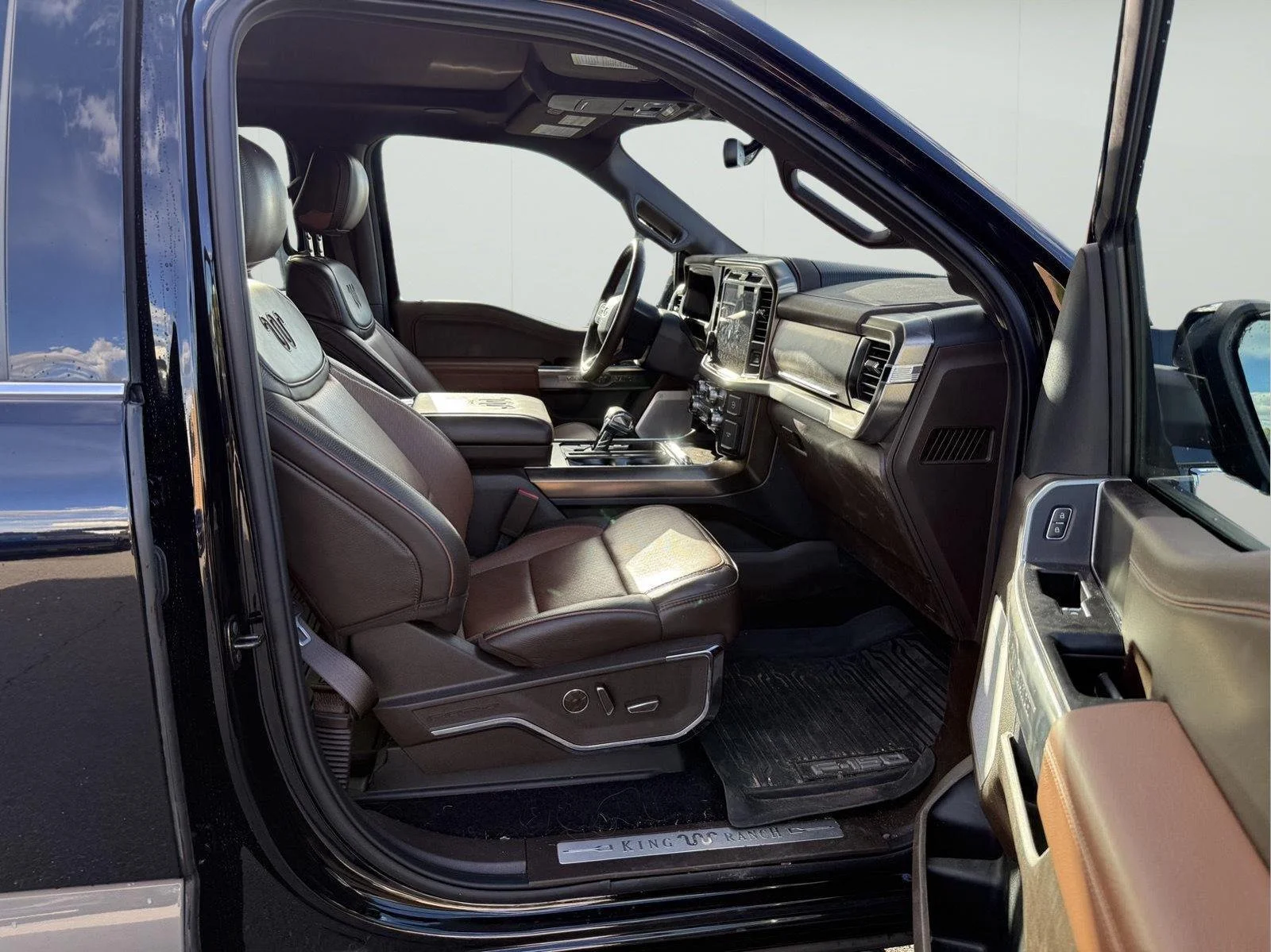 Used 2025 Agate Black/Marsh Gray Ford King Ranch image 14