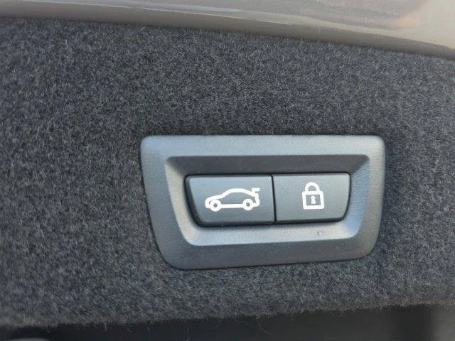 Used 2022 Gray BMW 750i xDrive image 33