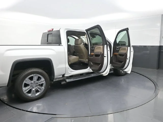 Used 2018 White GMC SLT image 45