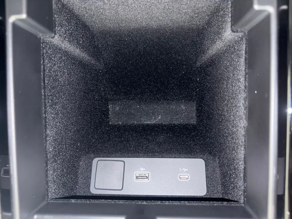 Used 2023 Gray Land Rover Dynamic image 9