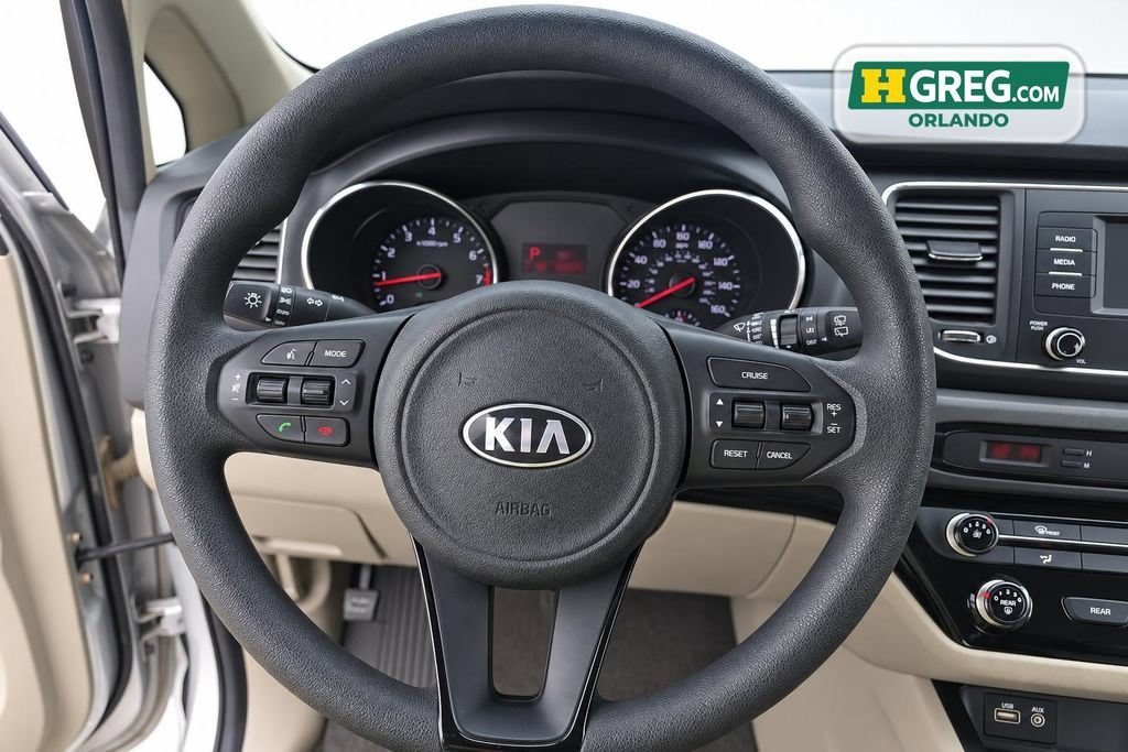 Used 2018 Silky Silver Kia L image 10