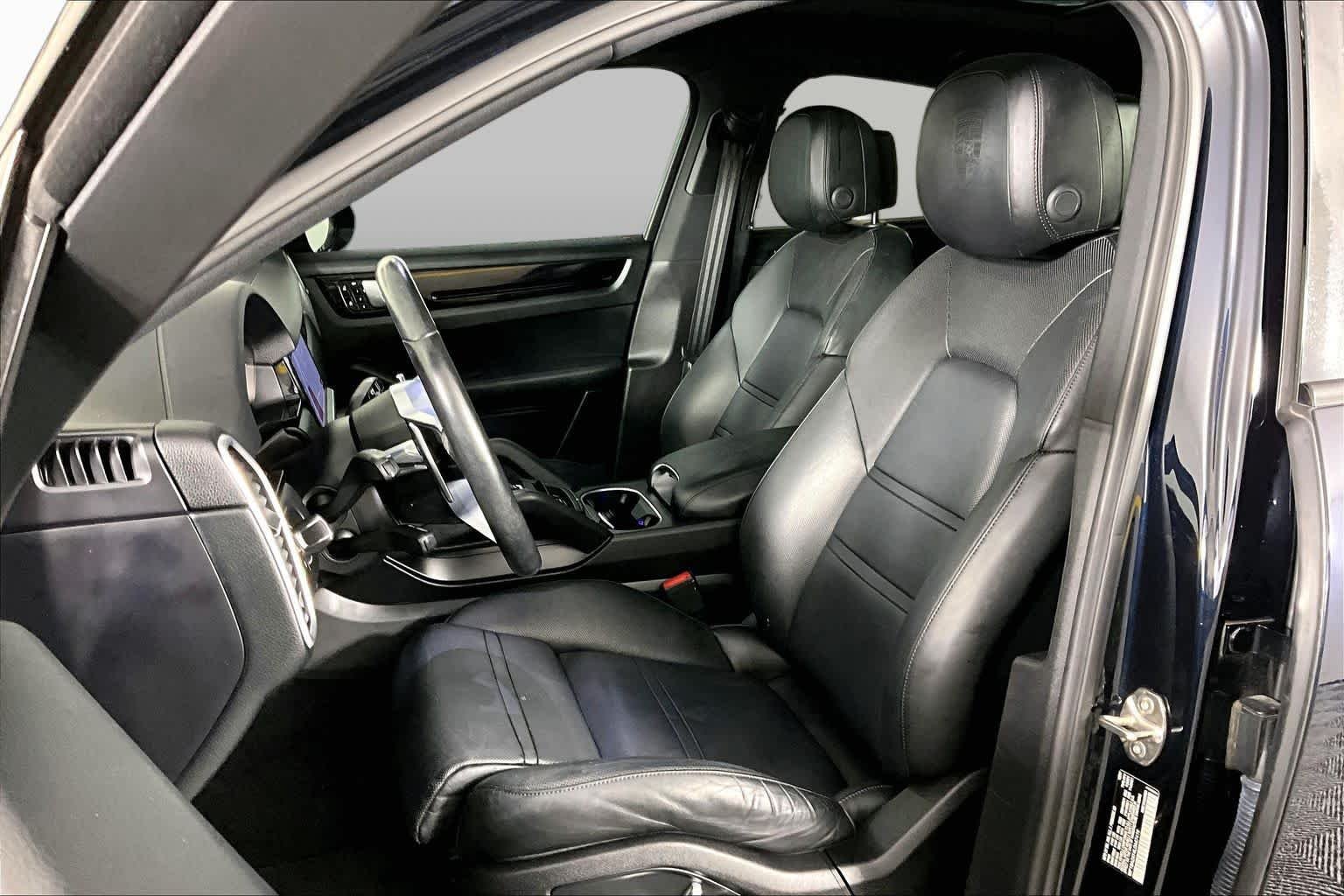 Used 2020 Moonlight Blue Metallic Porsche  image 8