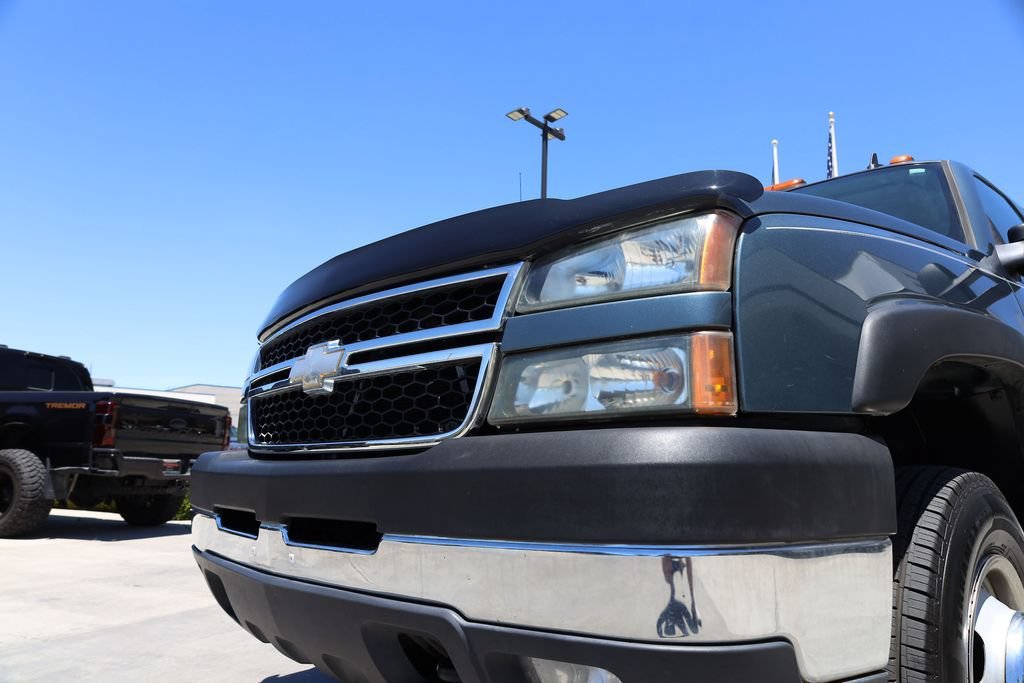 Used 2007 Blue Granite Metallic Chevrolet DRW LT1 image 25