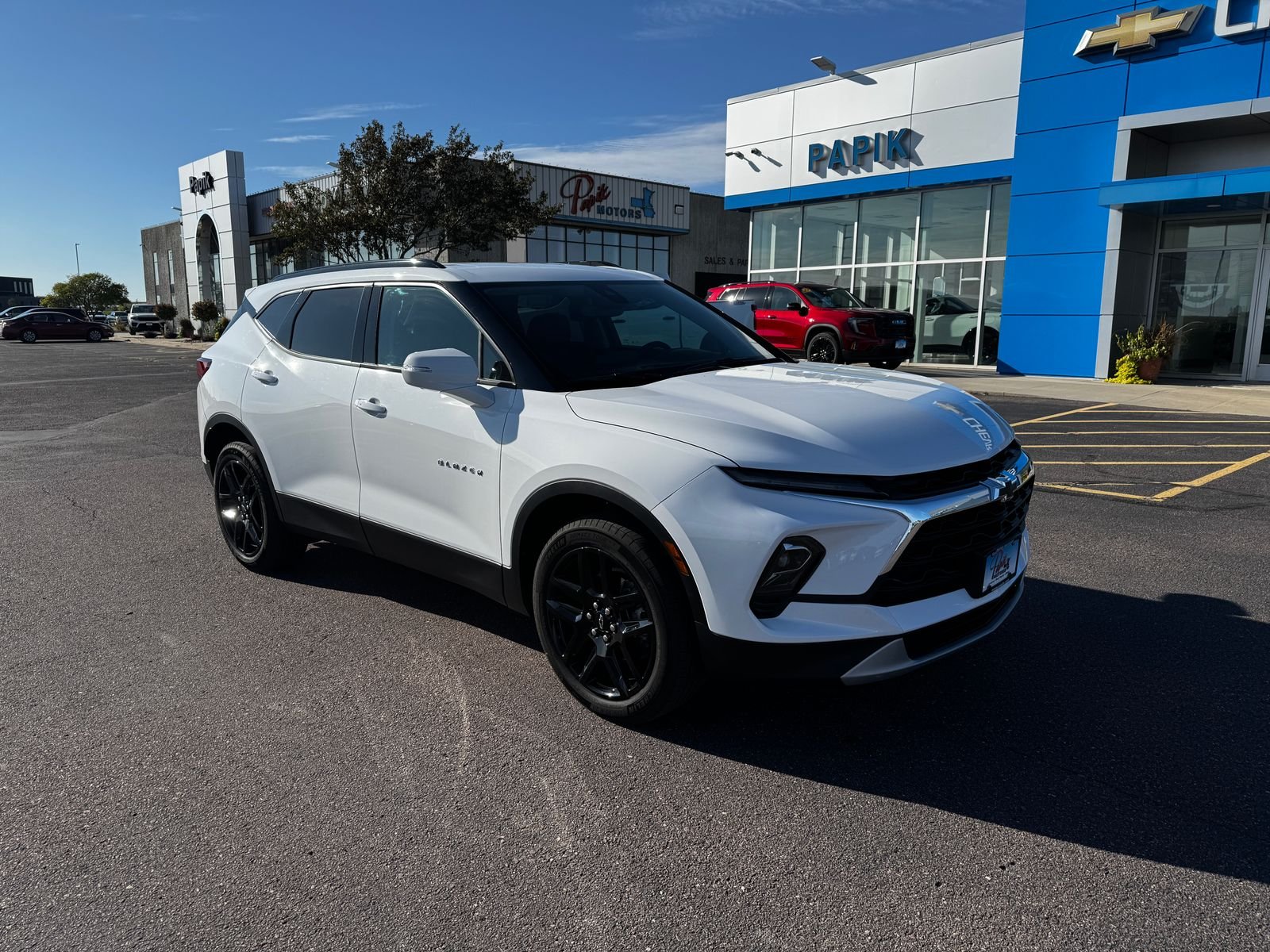 Used 2024 Summit White Chevrolet LT image 3