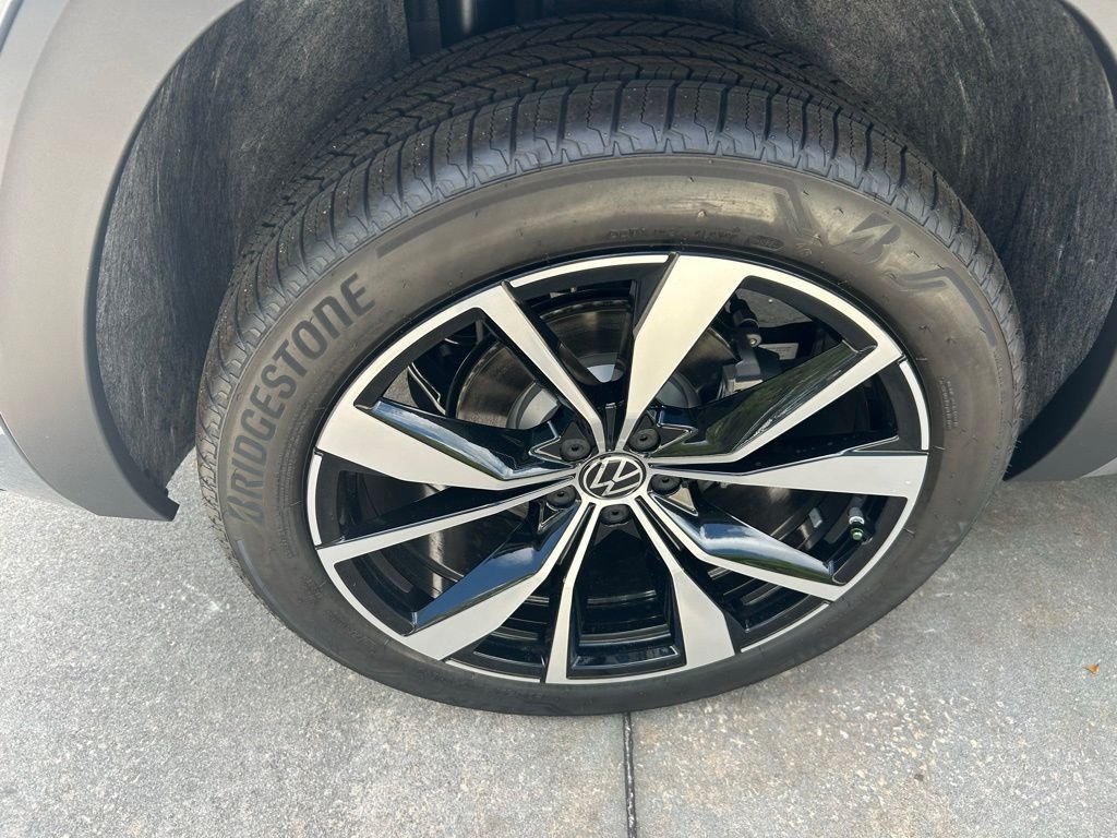 New 2026 Gray Volkswagen 2.0T SEL Premium R-Line image 25
