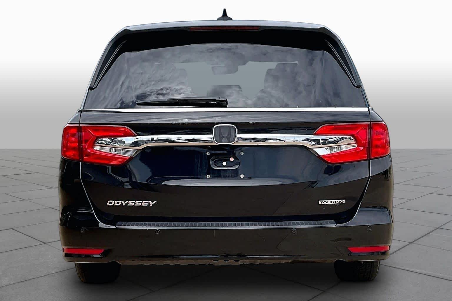 Used 2018 Crystal Black Pearl Honda Touring image 5
