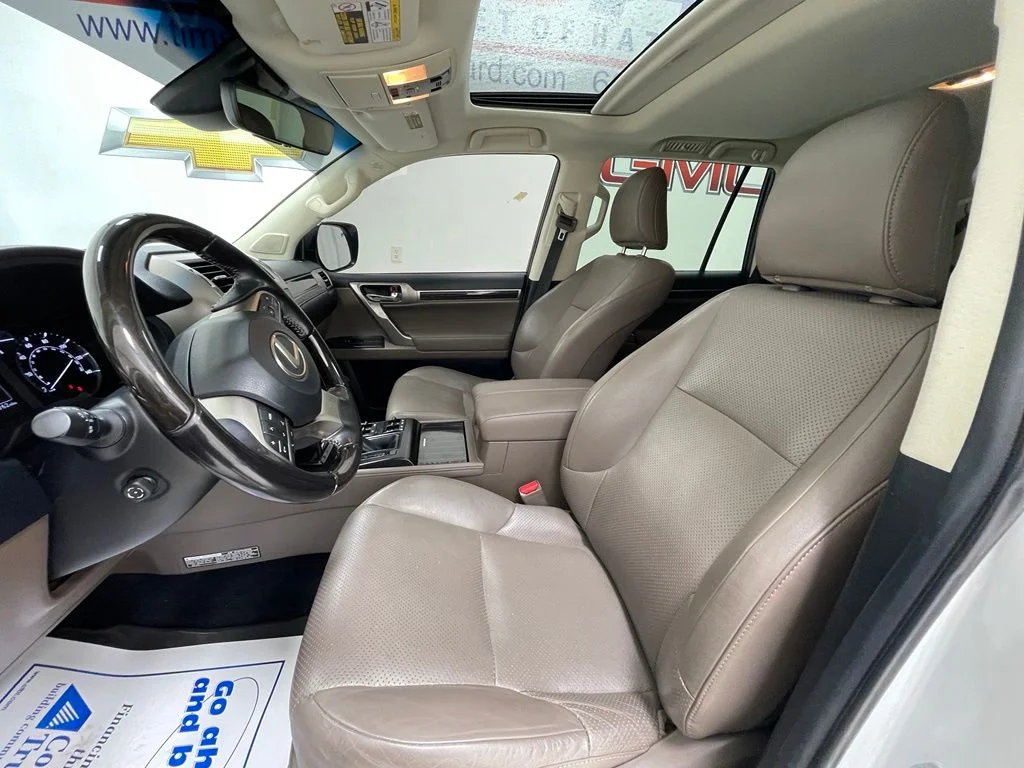 Used 2021  Lexus 460 Luxury image 18