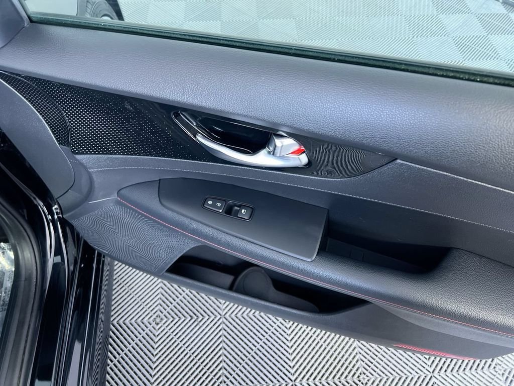 Used 2022 Black Kia GT image 25