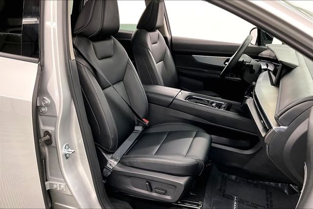 Used 2025 Brilliant Silver Metallic Nissan SL image 8