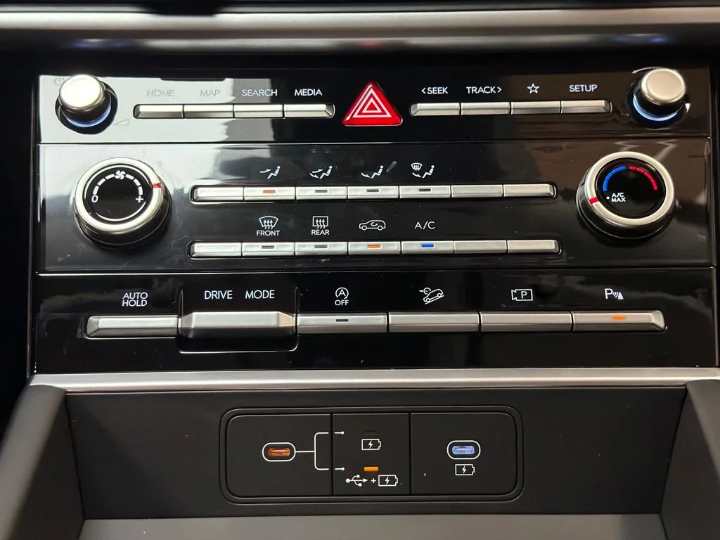 New 2027 Shimmering Silver Hyundai SE image 17