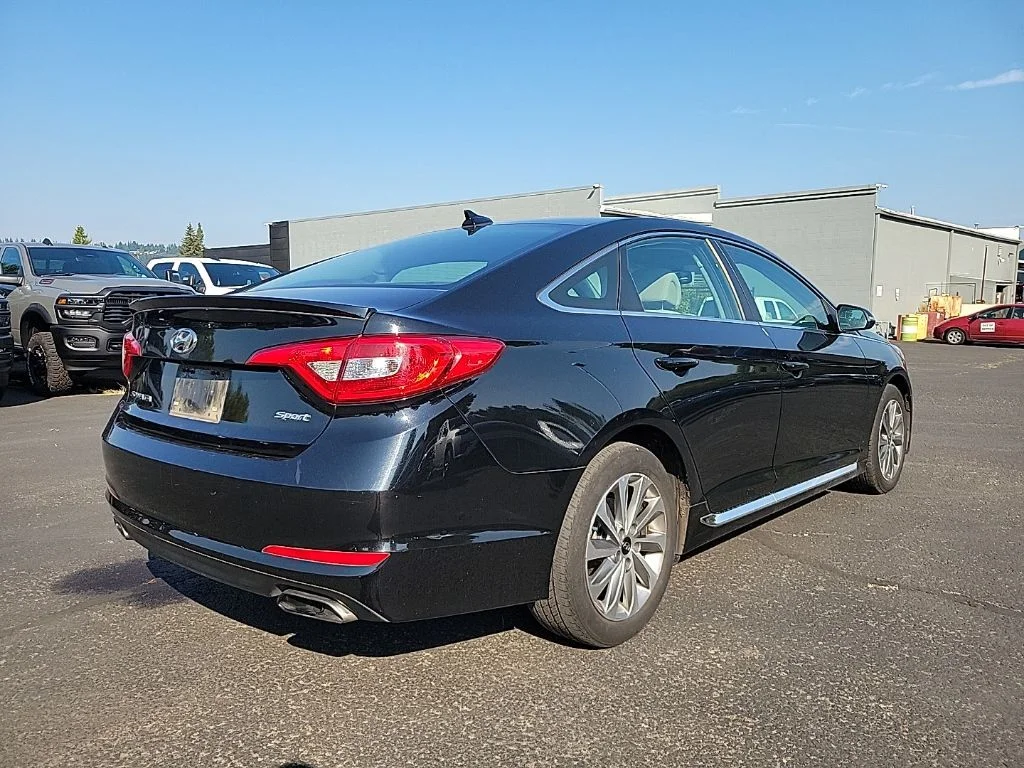 Used 2015 Phantom Black Hyundai Sport image 5