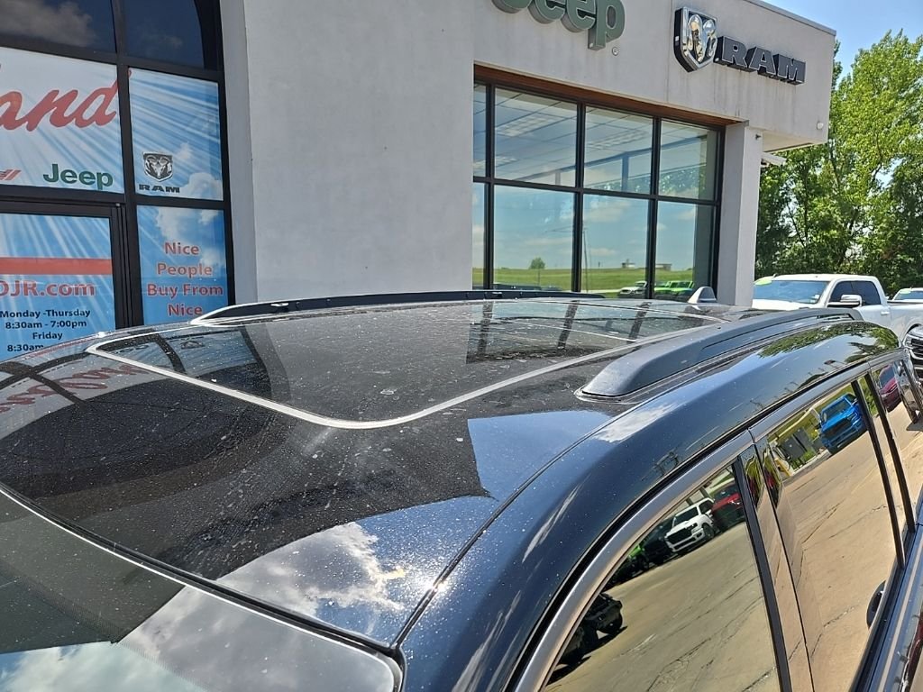 New 2026 Diamond Black Crystal Pearl-Coat Exterior Paint Jeep  image 20
