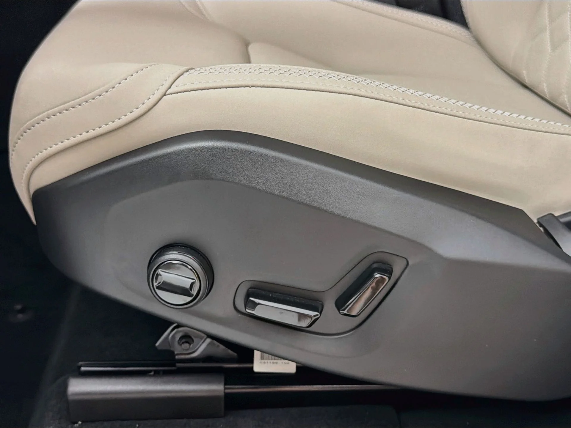 New 2026 Bright Dusk Volvo Plus image 18