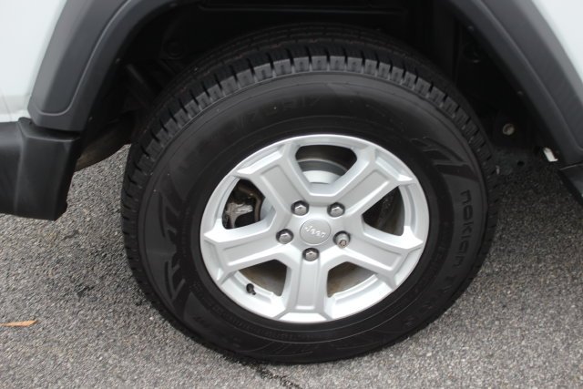 Used 2020 White Jeep Sport S image 32