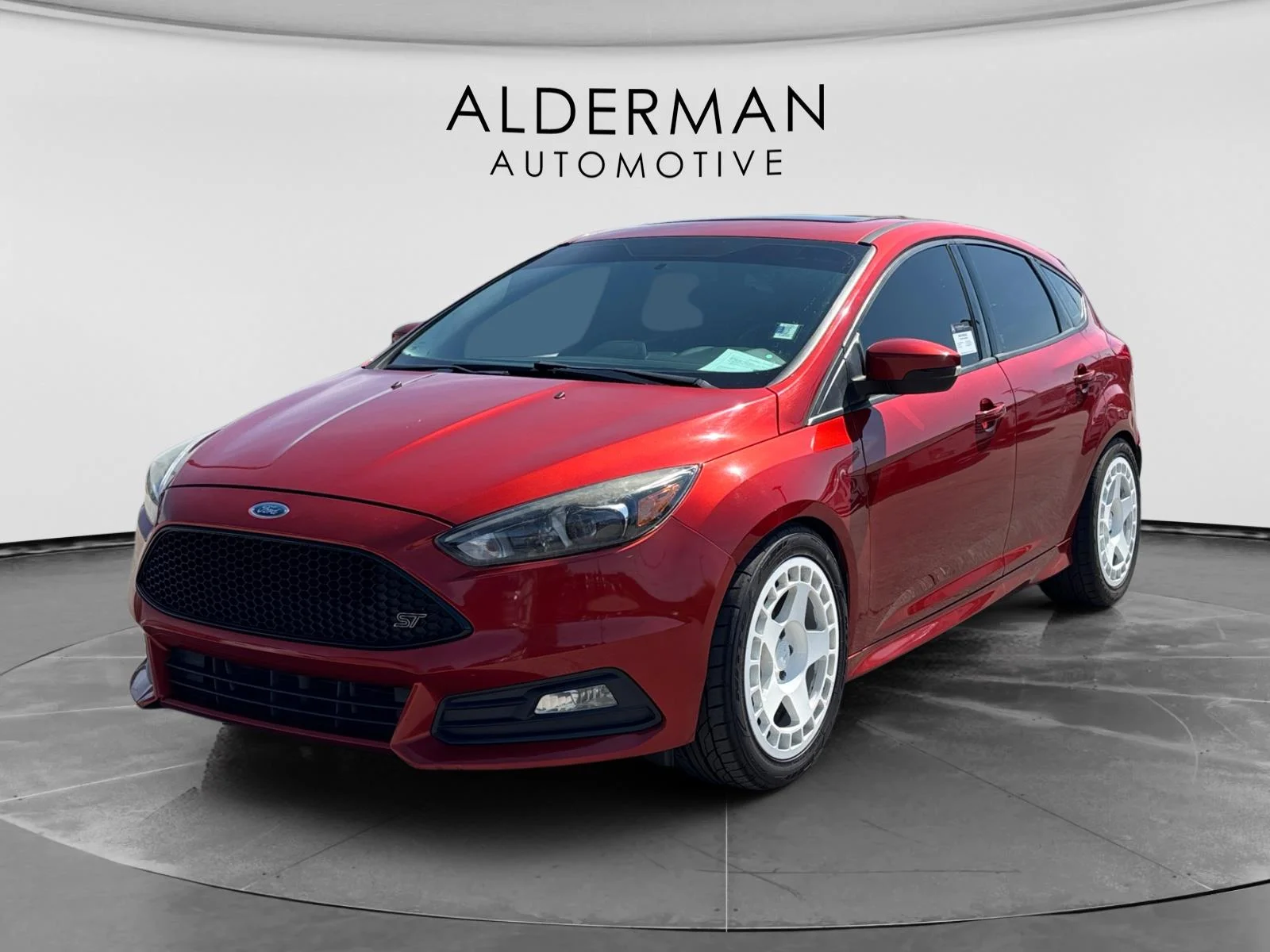 2018 Ford Focus Hatch ST's photo