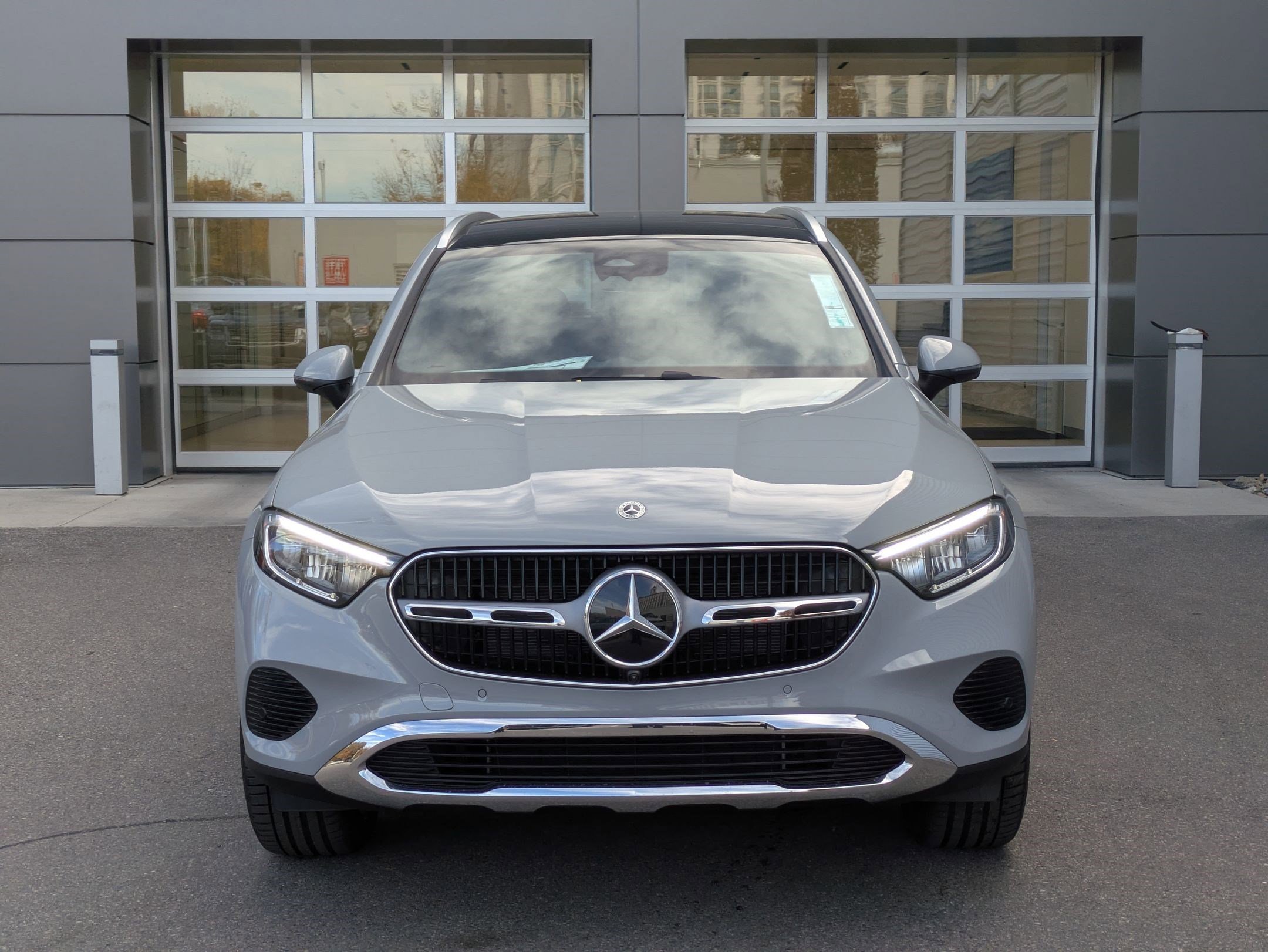 New 2026 MANUFAKTUR Alpine Grey Mercedes-Benz GLC 300 image 9