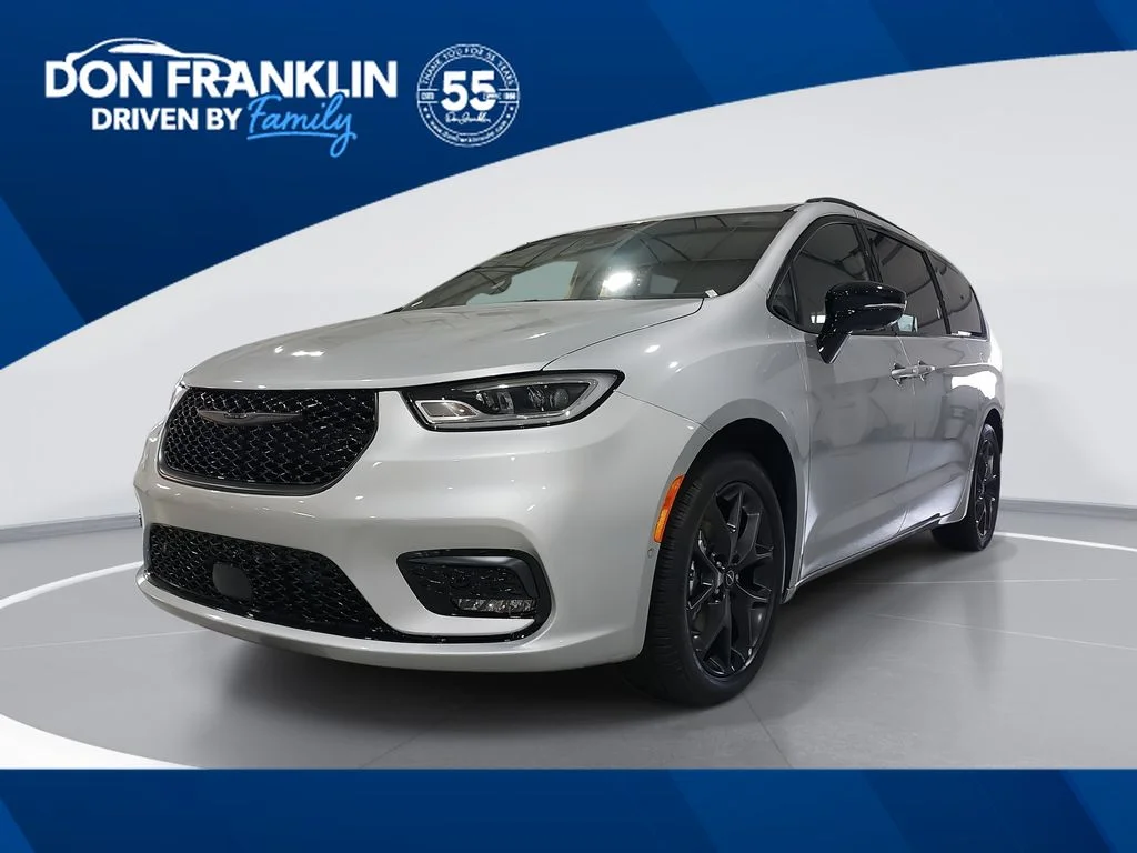 2026 Chrysler Pacifica Limited's photo