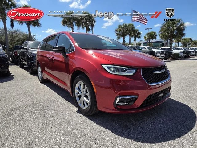2026 Chrysler Pacifica Limited's photo
