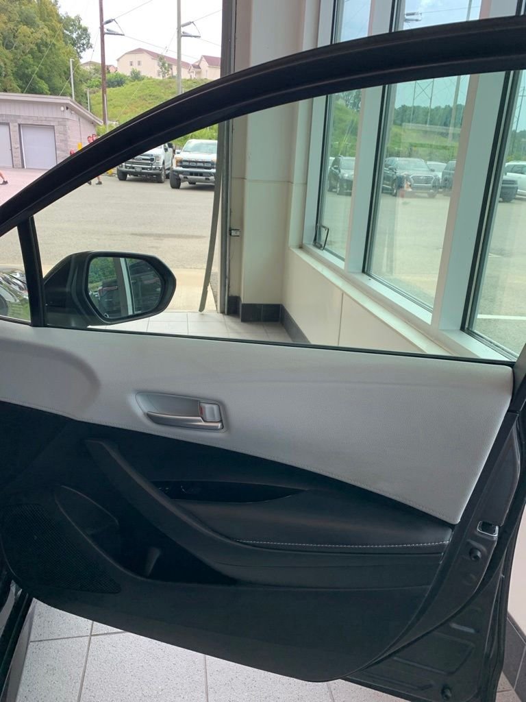 2025 Toyota Corolla Hatchback SE - Photo 20