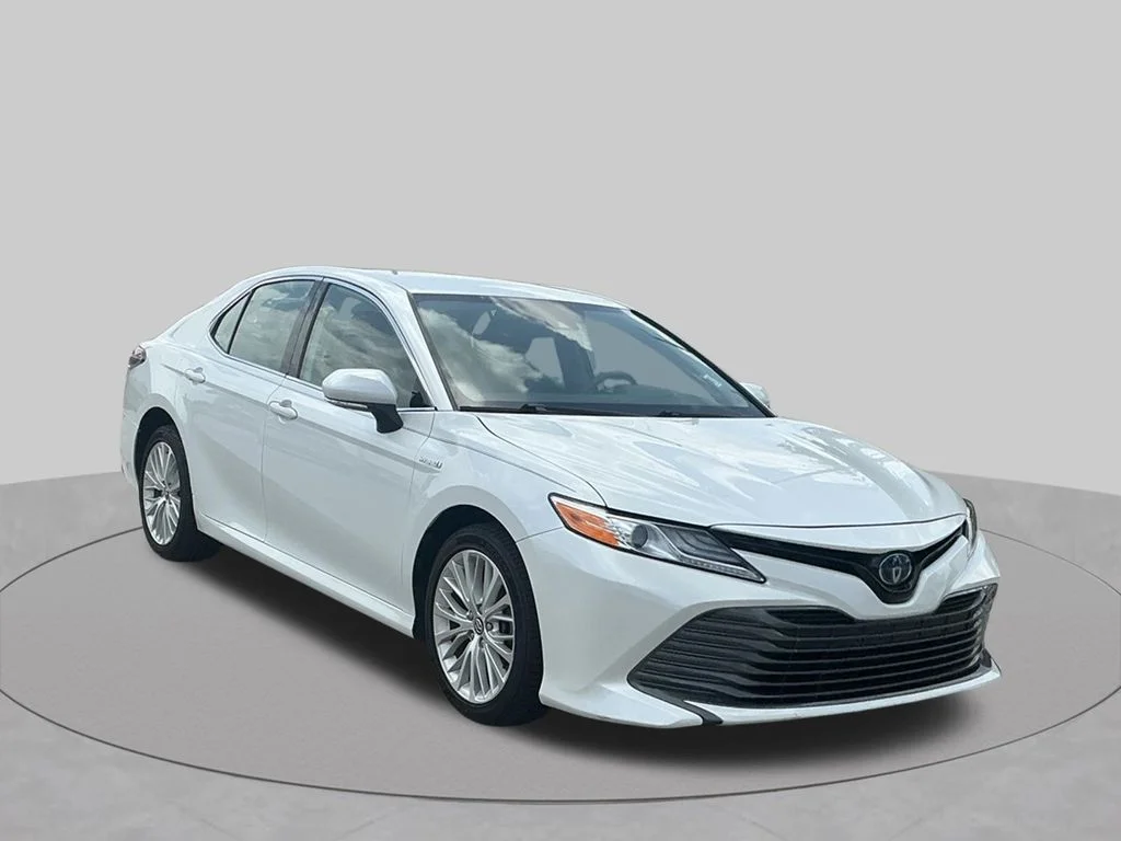 Used 2020 Beige Toyota XLE image 17