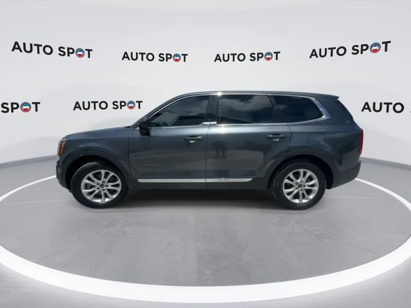 Used 2022 Gravity Grey Kia LX image 5