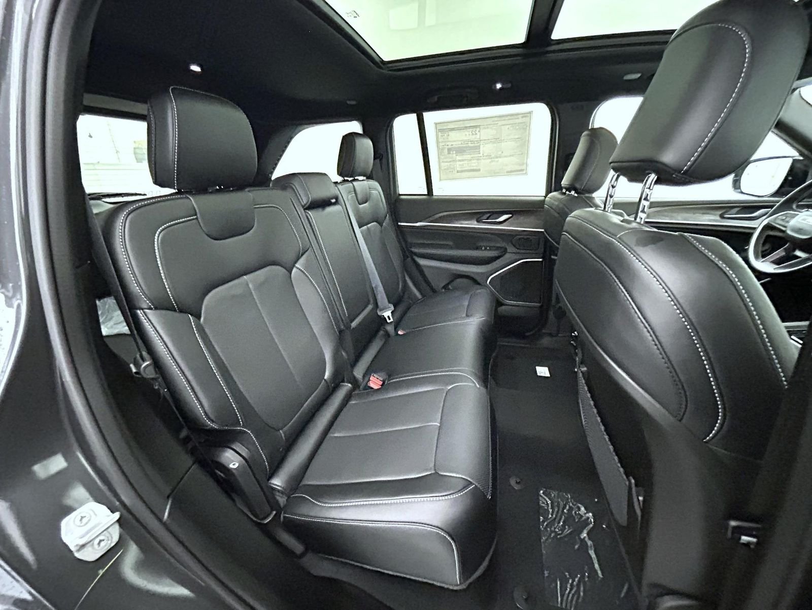 New 2026 Baltic Gray Metallic Clear-Coat Exterior Paint Jeep Limited Reserve image 18