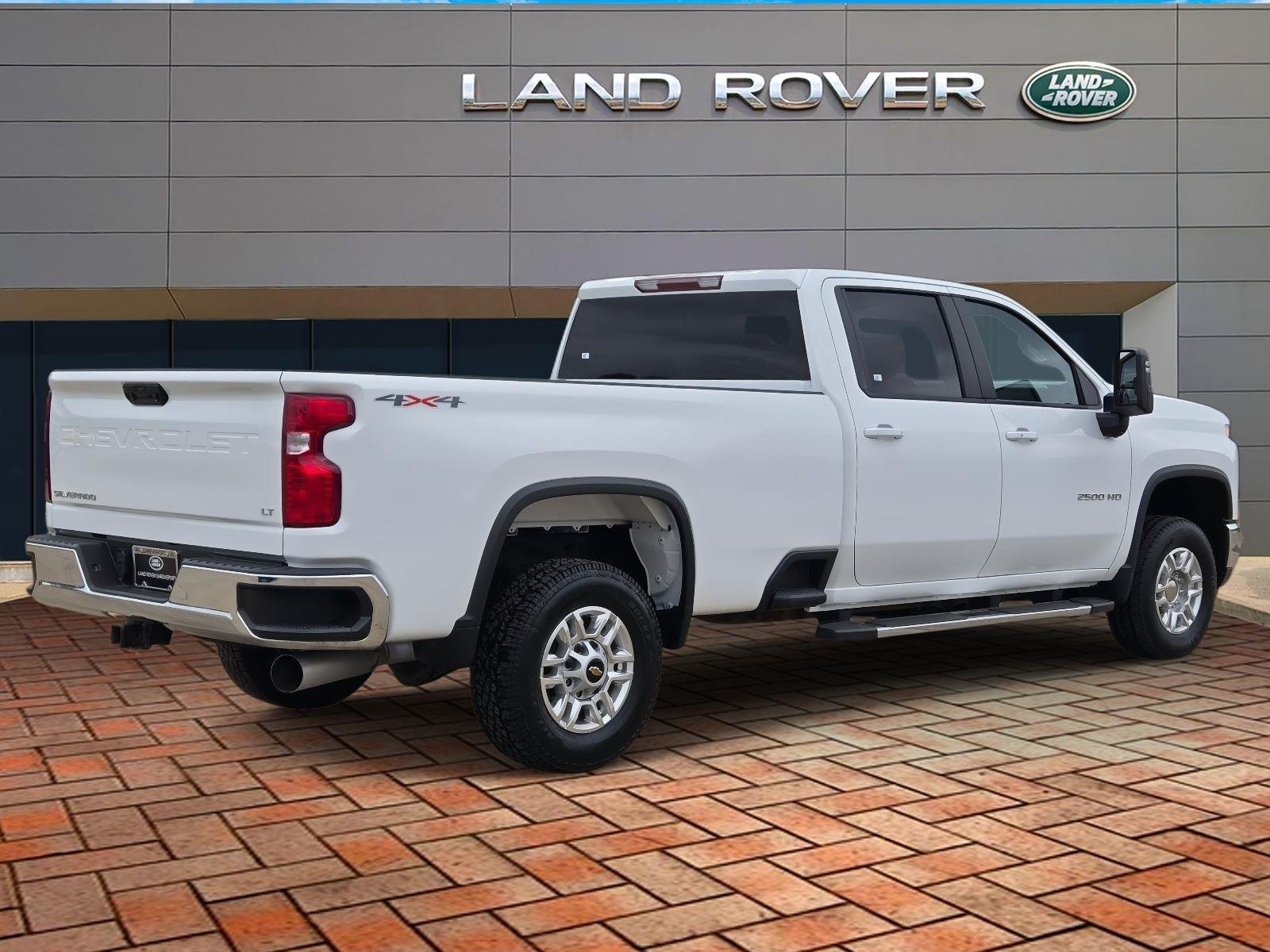 Used 2025 Summit White Chevrolet LT image 4