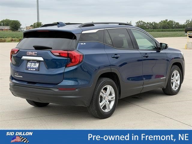 Used 2019 Blue Emerald Metallic GMC SLE image 4