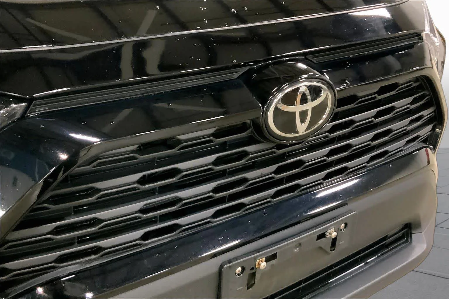Used 2025 Midnight Black Metallic Toyota Hybrid XLE image 30