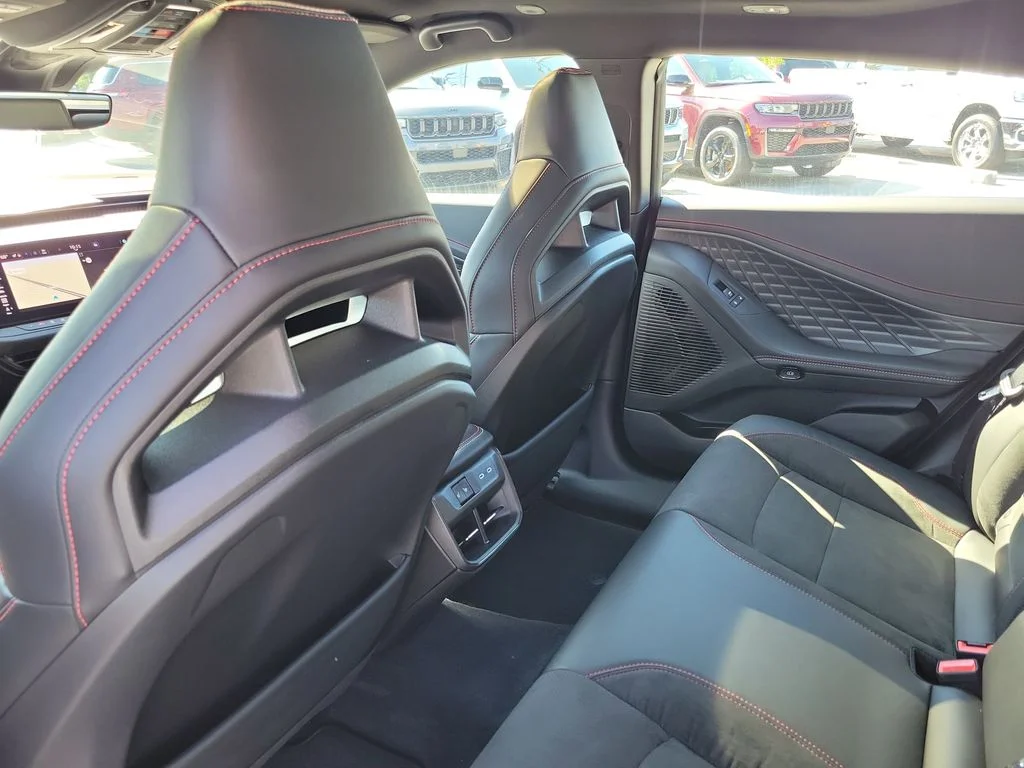 New 2026 White Knuckle Exterior Paint Dodge R/T Plus image 24