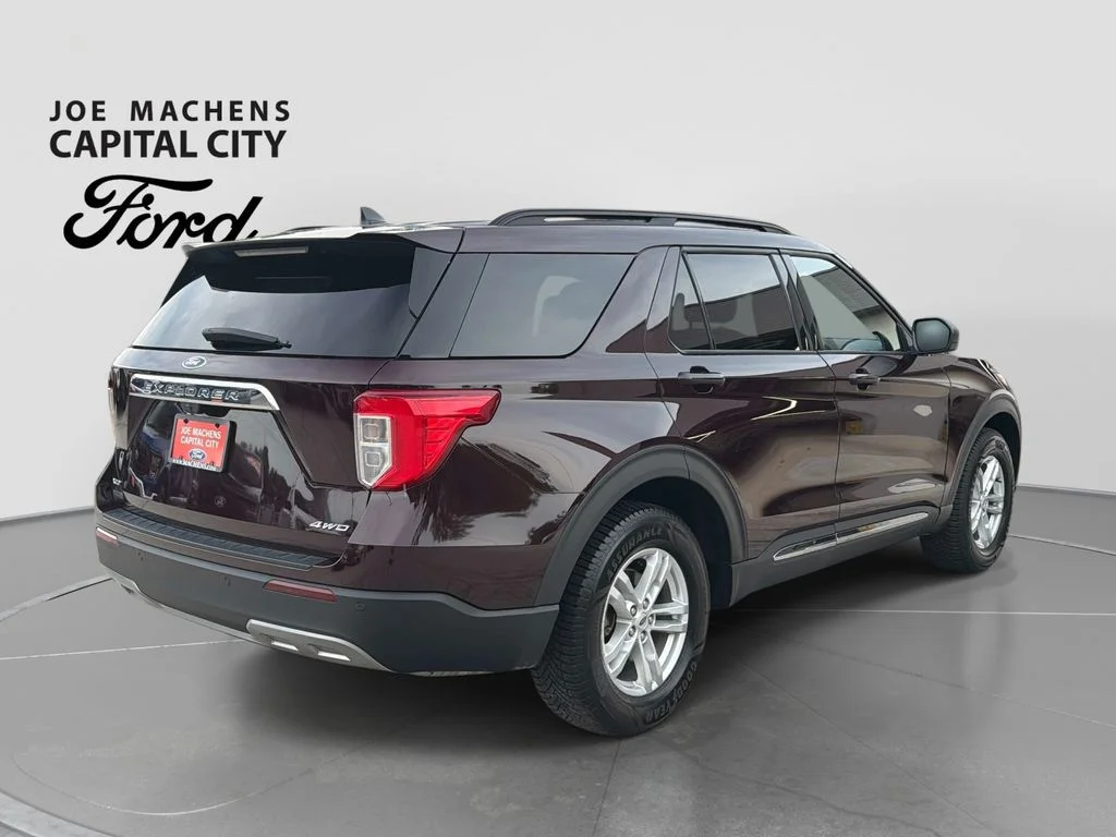 Used 2023 Jewel Red Metallic Ford XLT image 5