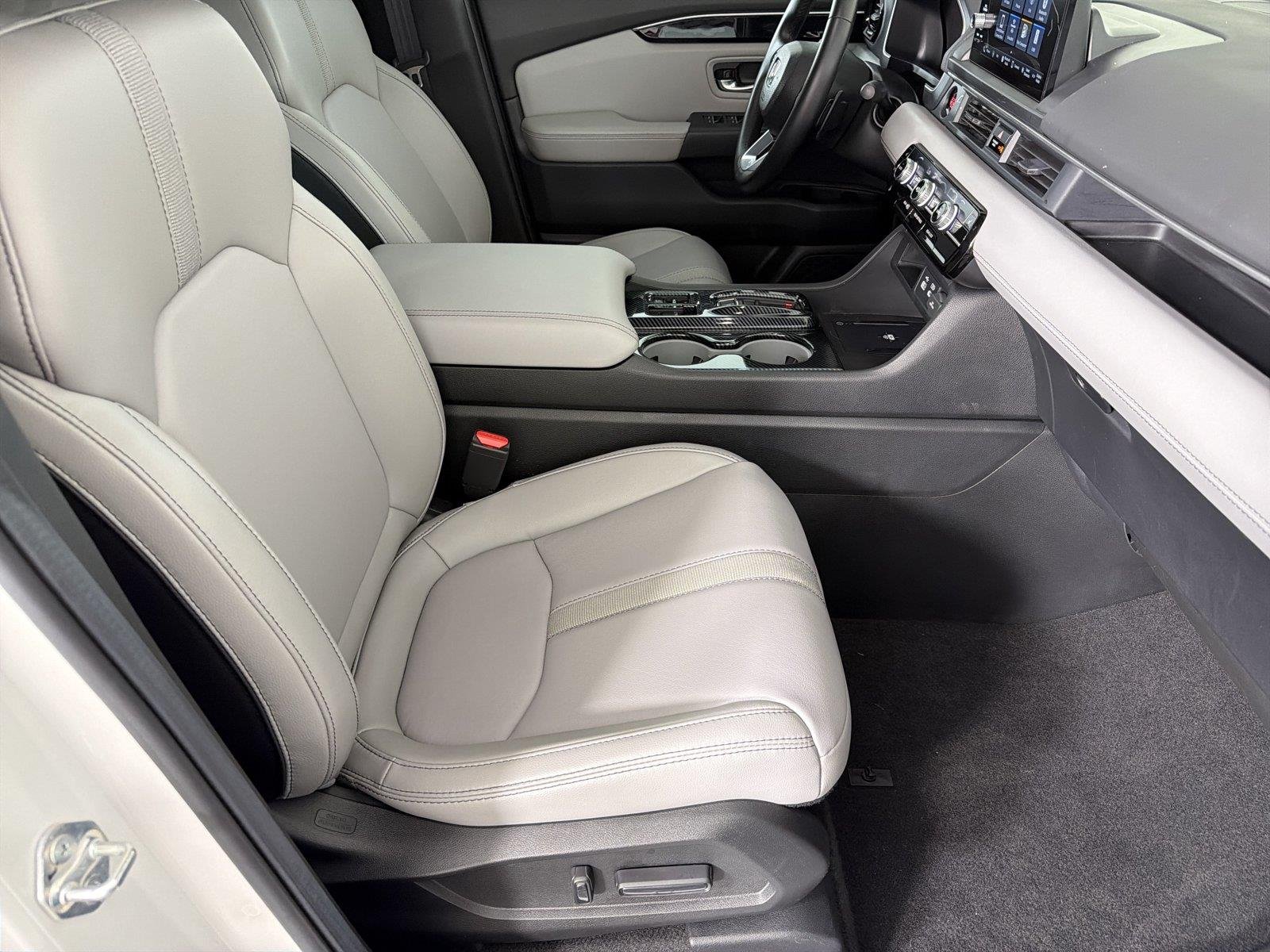 2025 Honda Pilot EX-L - Photo 11
