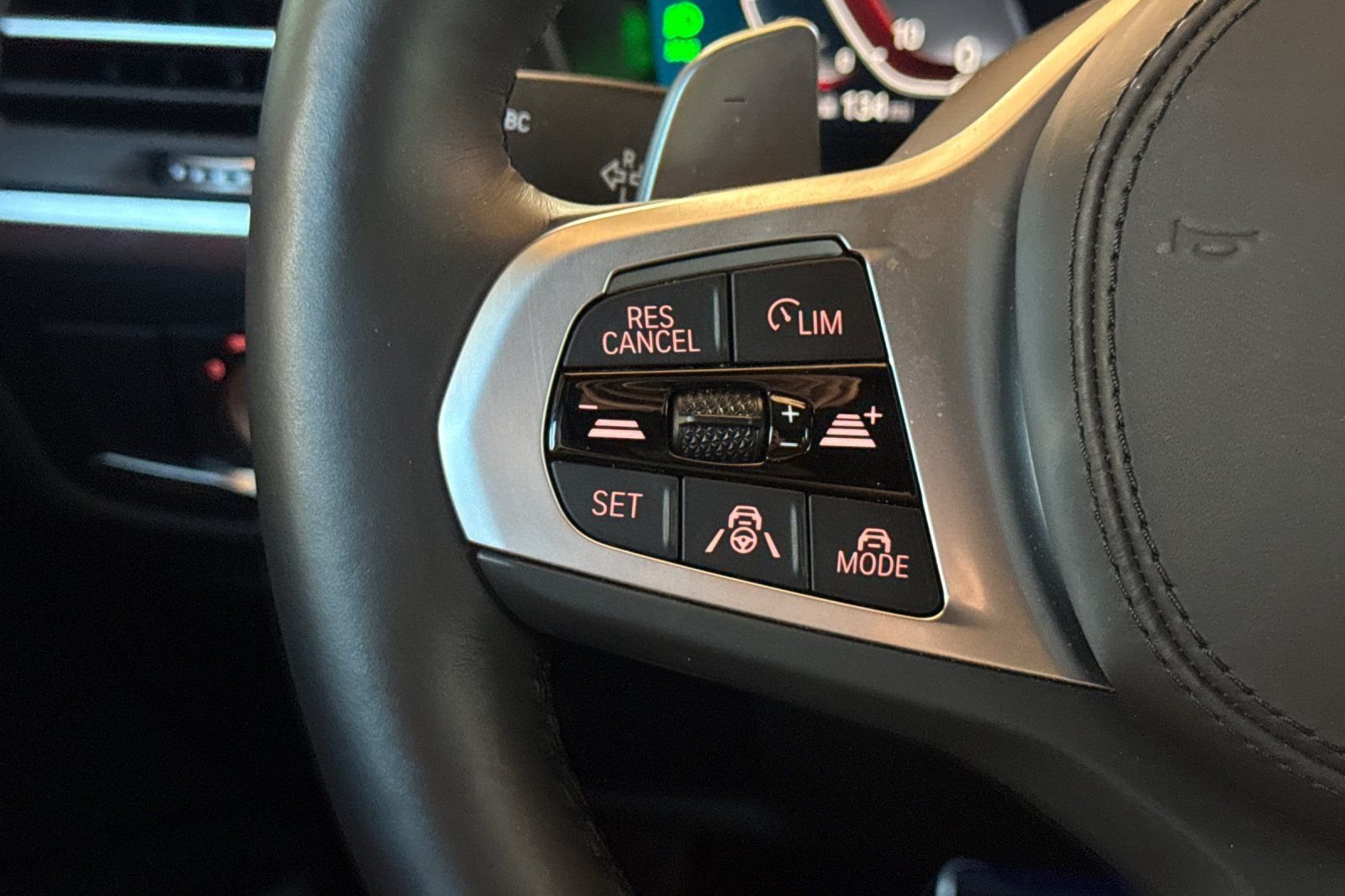 Used 2025 White BMW xDrive30i image 32