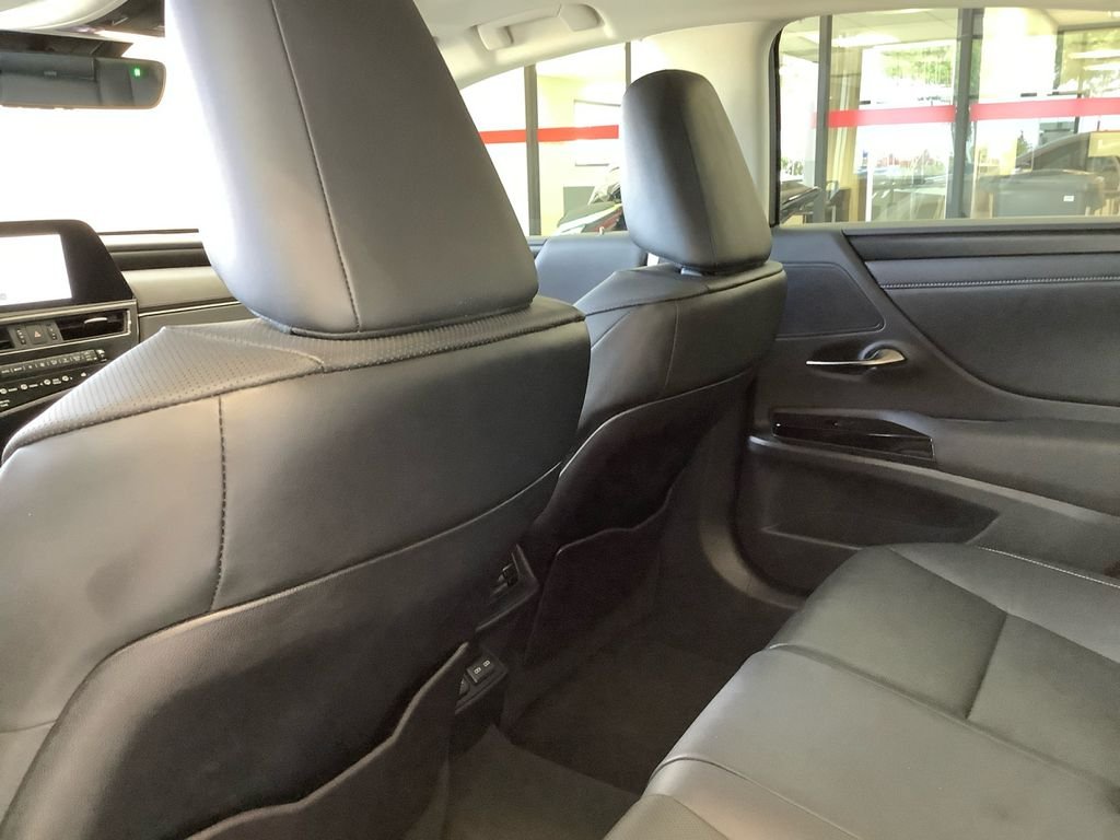 Used 2023 White Lexus 350 image 19