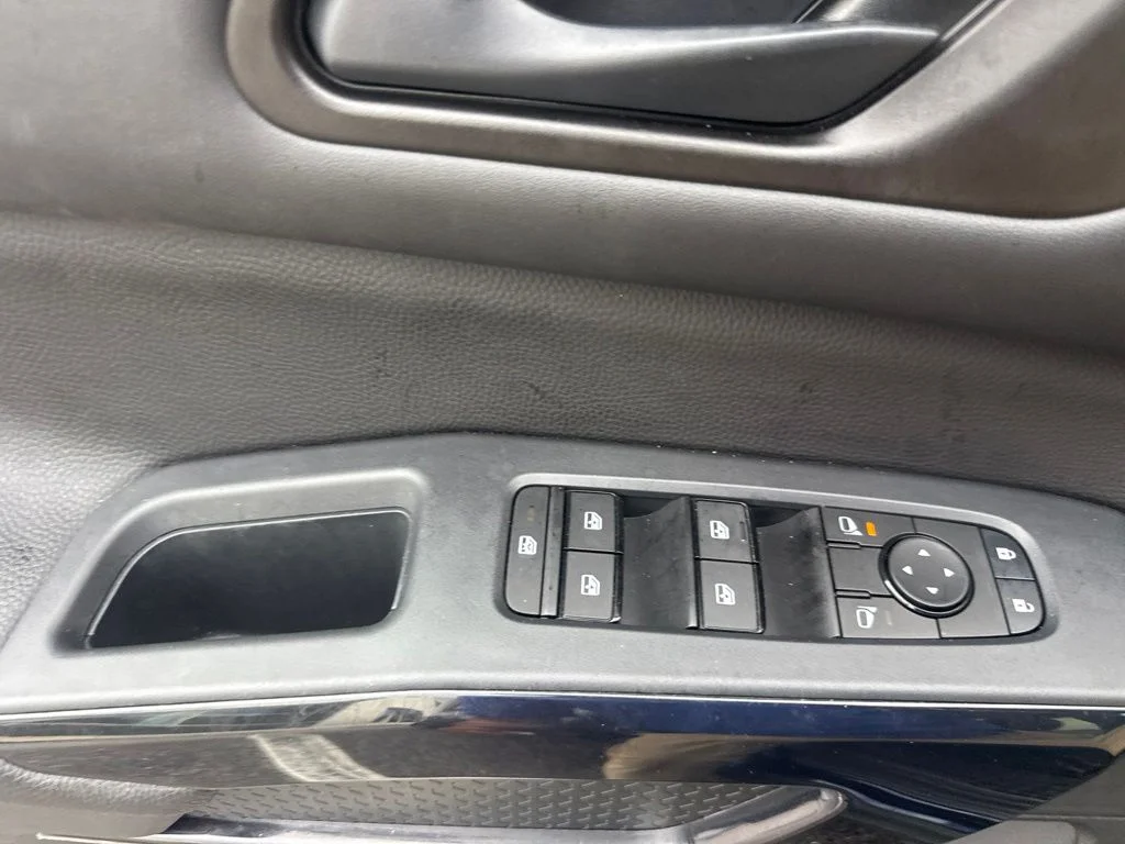 Used 2025 Blue Nissan SV image 12