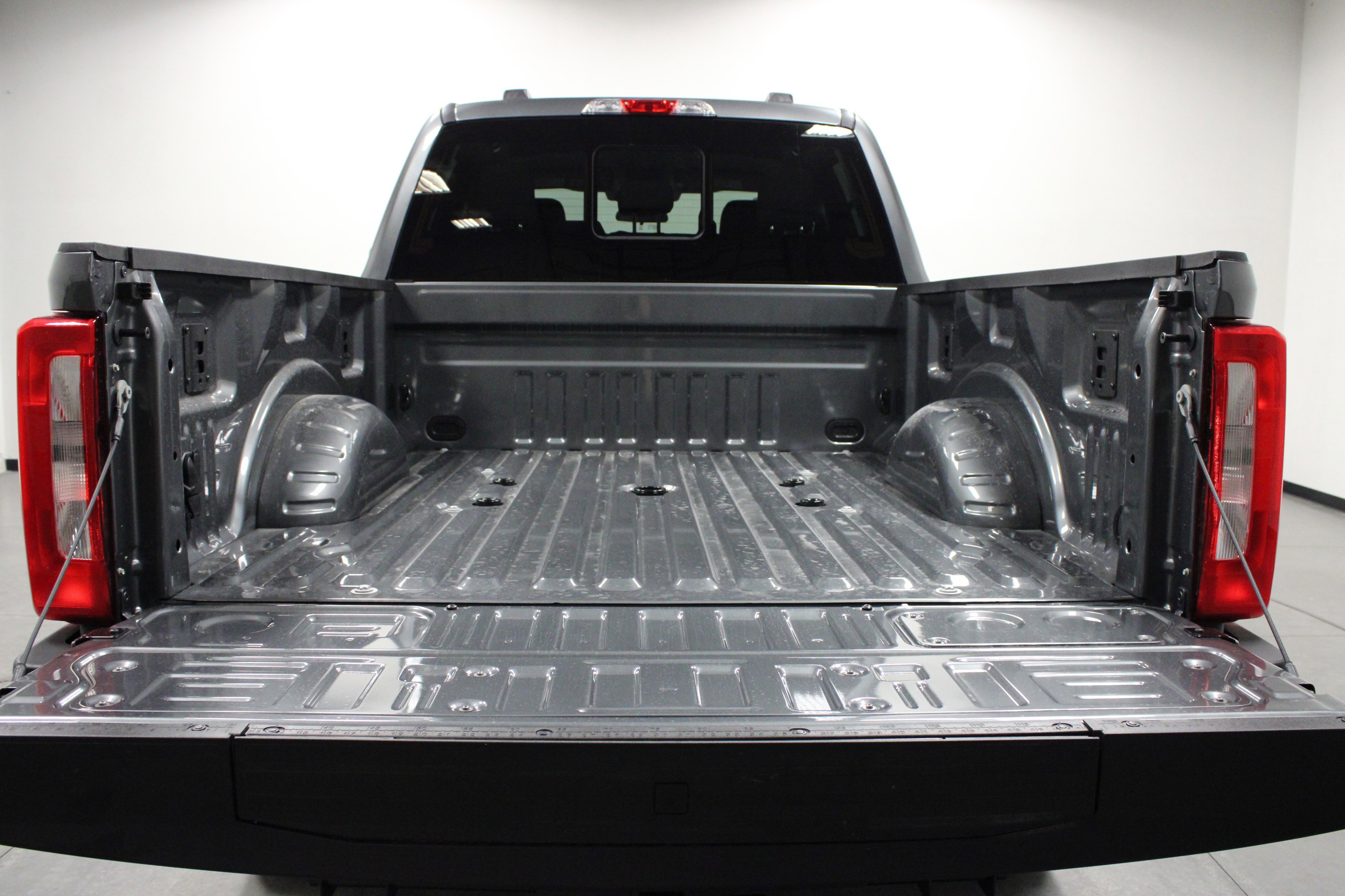 New 2026 Carbonized Gray Metallic Ford XLT image 14