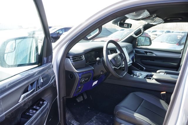 New 2026 Silver-Zynith Exterior Paint Jeep Limited Altitude image 11